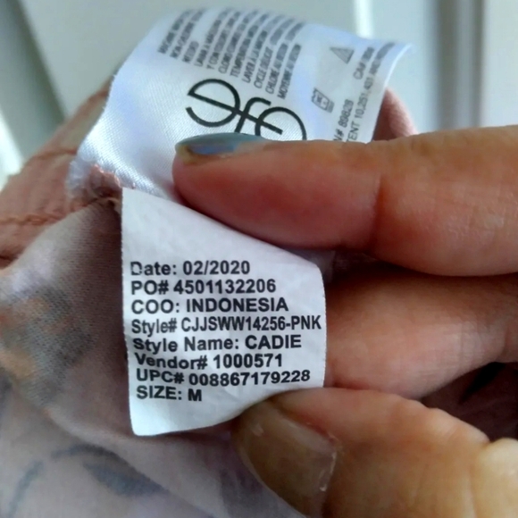 Jessica Simpson Cadie floral print pull-on cropped pants, size Medium - Picture 7 of 7